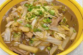 家常必备的白菜炖土豆粉条怎么做既简单又好吃？老厨教你炖制秘诀视频封面