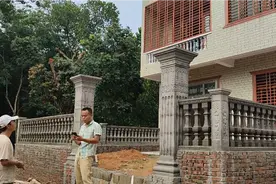 农村自建房，现浇水泥围栏和罗马柱的加入总会让你的房子更出彩视频封面