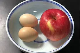 1个苹果加2个鸡蛋这样吃，酸甜可口低脂低卡，第一次见这种做法视频封面