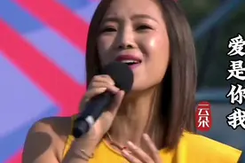 这才是《爱是你我》真正的原唱，歌声婉转动听，让人百听不厌！视频封面