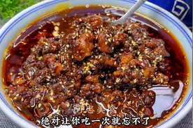 大厨教你万能酱的熬制方法和技巧，夹馍拌面条都好吃，放一年不坏视频封面
