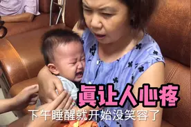宝宝深夜发烧大哭，奶奶责怪小伙没照顾好，媳妇：你睡得像猪一样视频封面