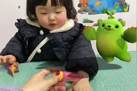宝贝和小熊打针都很勇敢视频封面