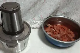 七彩燕可口食料～牛心汉堡详细制作方法。视频封面