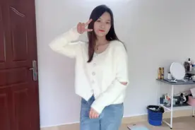 小凤今年衣品大大提升，花500元买了3件外套，打扮出来洋气又时尚视频封面