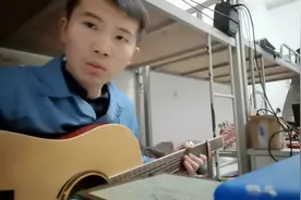 点歌的人-吉他弹唱，原调1=Bb调，选用G调指法，变调夹夹三品演唱视频封面