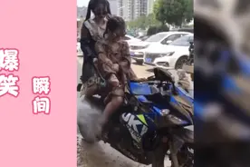 盘点那些爆笑瞬间（两美女遇见粪车爆炸，崩了一身，来洗车房洗澡视频封面