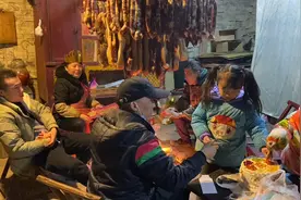 老妈过54岁生日，孙女给奶奶准备了一份特别的礼物，十分暖心视频封面