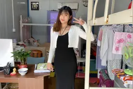 秀秀花60买件吊带裙，上身效果气质又显身材，工地这样穿太羞涩了视频封面