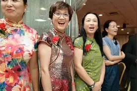 来到美国不懂英语，可以跟着同胞们混， 跟国内一样，满大街都有视频封面