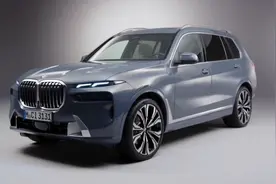 2023款的宝马X7正式亮相，搭载48V轻混，内室比奔驰迈巴赫漂亮！视频封面