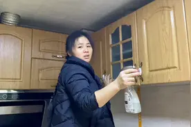 湖南夫妻退出租房，打扫得干干净净，房东看见乐开了花视频封面