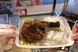 来了份烧腊外卖单，这备注要求是个老板都生气，但是阿成满足他了视频封面