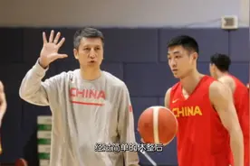 男篮7分惜败澳大利亚！杜峰被迫放弃王牌战术，周琦彻底证明自己视频封面