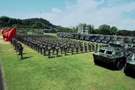 特警队队长因为犯错误被调看守所，两杠一星的军衔，监狱长都看傻视频封面
