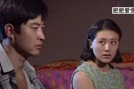 晚饭过后，两人坐在电视机前，谈起了往事视频封面