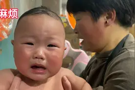 10个月宝宝有出息了会认人了，一天到晚就盯着3个人，谁都不好使视频封面