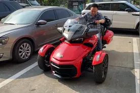 温州发现一辆46万的摩托车，牌子从来没有见过，帅哥说叫庞巴迪视频封面