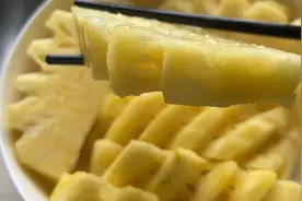 盐水泡菠萝，好多人第一步就做错了，这样做的清甜可口视频封面