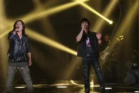 动力火车回忆杀-《忠孝东路走九遍》劲爆现场演唱，歌迷太幸福了视频封面
