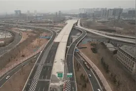 郑州东三环与南三环东延高架正在紧张的施工中，预计上半年竣工视频封面