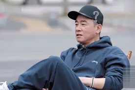 陈小春被周柏豪不接电话伤到 吴卓羲一打就通视频封面