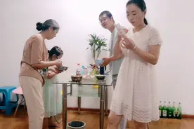 北漂：带孩子体验兴趣课，一年6000元40节课贵不？有必要培养吗视频封面