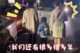 偷偷给妹妹们打扫出租屋，妹妹反应太可爱了！几姐妹之间感情真好视频封面