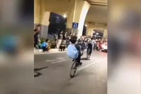 南宁骑摩托鬼火少年被抓后续，鬼火单车横空出世，翘头再战江湖！视频封面