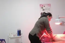 有些人常年四季不出汗，夏天温度高也不出汗；人的体阳气亏虚。视频封面