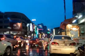 男人假装喝多了，分别给Q人和老婆打电话视频封面