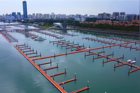 航拍海口亚洲最大的公共码头，投资4.6亿共610个泊位，太壮观了视频封面