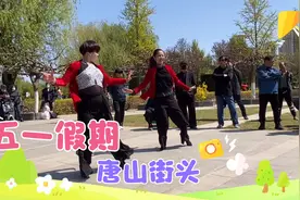 退役模特大妈与广场舞大妈的合跳广场舞真有活力，魅力四射！视频封面