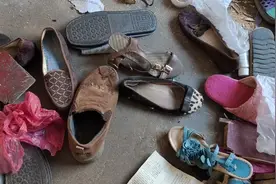 探险废弃居民楼，遗留大量私人物品，还有女士衣物视频封面
