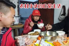 明天要出门流浪摆摊了，晚饭陪父母喝点儿白酒，希望顺利！视频封面