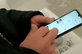 在快手上买了三千多块钱的金货，经商城店员鉴定为假货，急忙来退视频封面