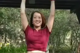 美女倒挂金钩视频封面