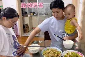 四妹怀孕才7个月这胎动也太厉害了吧，老公摸肚子看的紧张，好玩视频封面