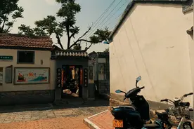 济南最窄的巷子你知道在那里吗？只能一个人走过，还有曲水亭老街视频封面