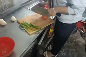 娶一个残疾老婆是什么样的体验，还比自己小八岁视频封面