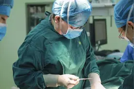 女人生孩子会被看光光吗？其实在医生的眼里只有病人没有男女之分视频封面