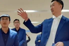 青岛主场爆冷战胜广东 刘维伟赛后更衣室发出警惕之声视频封面
