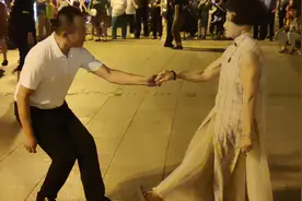 海河夜晚北安桥帅哥与美女黄姐共舞视频封面