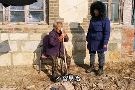 农村79岁双眼失明的单身大娘，看她的生活太心酸了视频封面