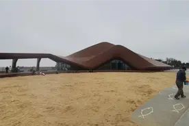 到天津东疆港观澜路看大海，这里停车免费，观海不收门票
