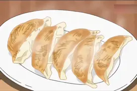 蜡笔小新吃饺子合集:小新美伢在家做手工饺子，小新很有天赋哦！视频封面