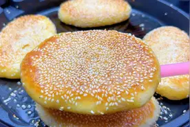 油酥烧饼提前发面是大错，面点师教你一招，个个香酥掉渣不干不硬视频封面