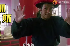 周星驰搞笑名场面，星爷练就抓奶龙抓手，稳稳抓住皇上的蛋蛋！视频封面