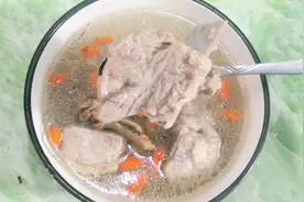 五指毛桃茯苓猪骨汤，清甜好喝清热祛湿补肺益气，增强抵抗力视频封面