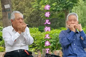 向前！向前！向前！我们的队伍向太阳，脚踏着祖国的大地…视频封面